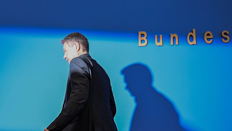 230.000 fordern Habeck zu Verbleib in Politik auf