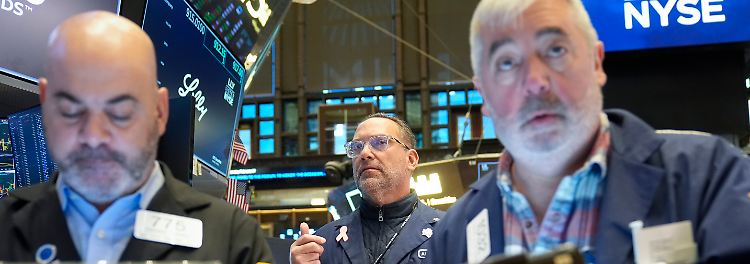 Trumps Zollansagen schicken Dow auf Talfahrt