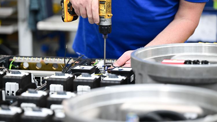 Industrie plant weiteren Abbau von Stellen