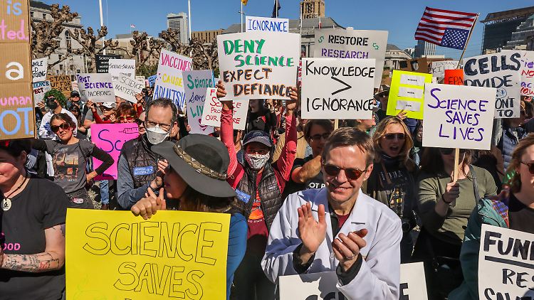 Wissenschaftler protestieren gegen Trumps Politik