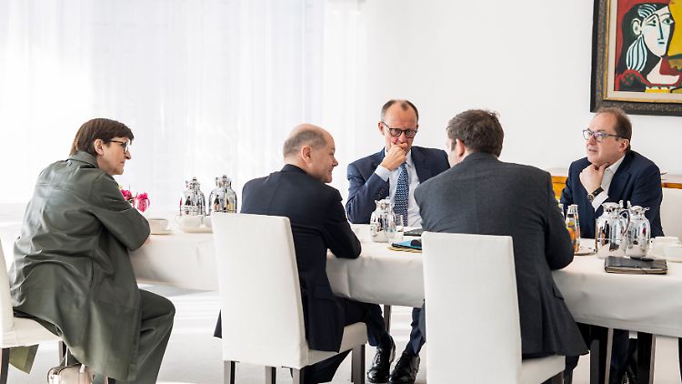 SPD-Chefin Esken sitzt am liebsten links außen