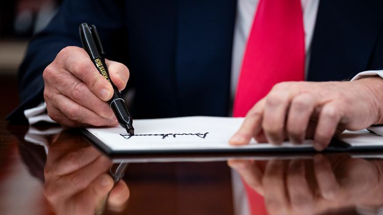 "Militärisch oder Abkommen": Trump stellt Iran vor die Wahl