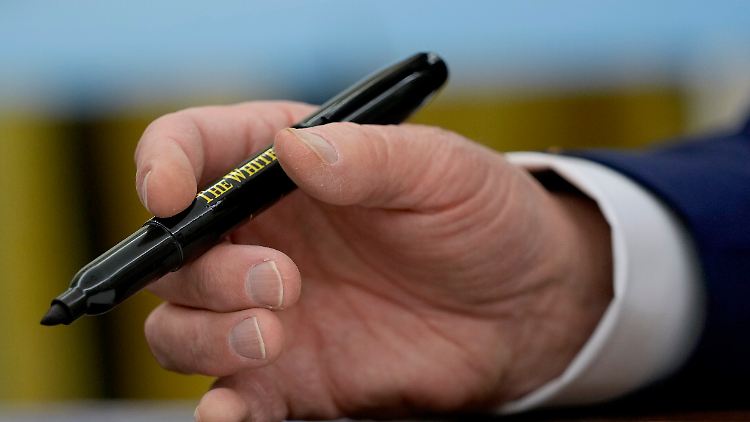 Trump setzt Strafzölle gegen Mexiko und Kanada aus