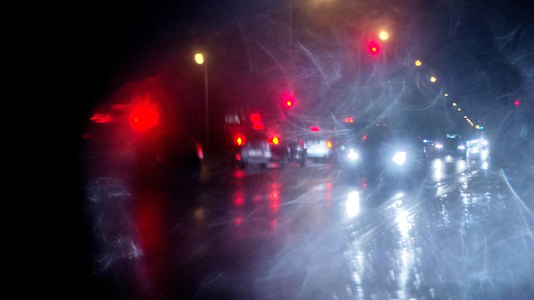 Ist man nachtblind, wenn man im Dunkeln schlecht sieht?