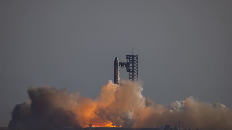 Musk will Roboter Optimus bis Ende 2026 zum Mars schicken