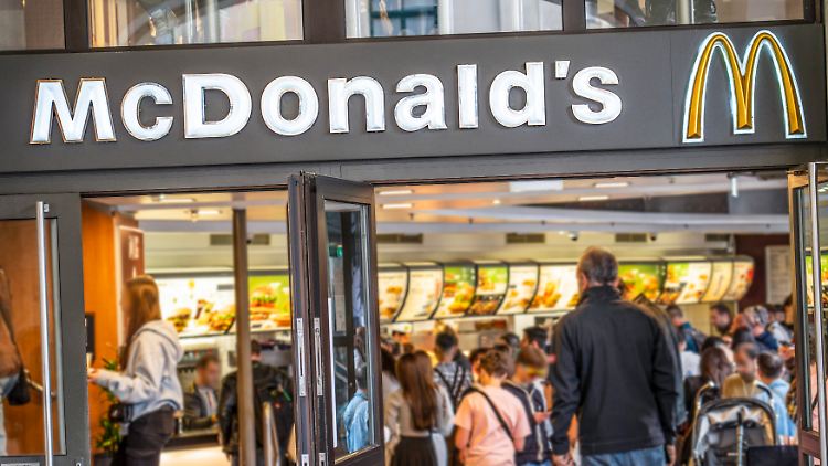 Burgerbrater und Baristas verdienen wohl bald mehr Geld