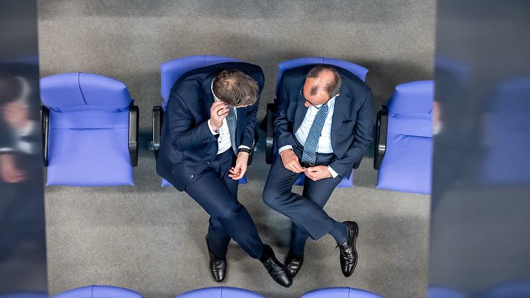 Union, SPD und Grüne berufen kurzfristig Fraktionssitzungen ein