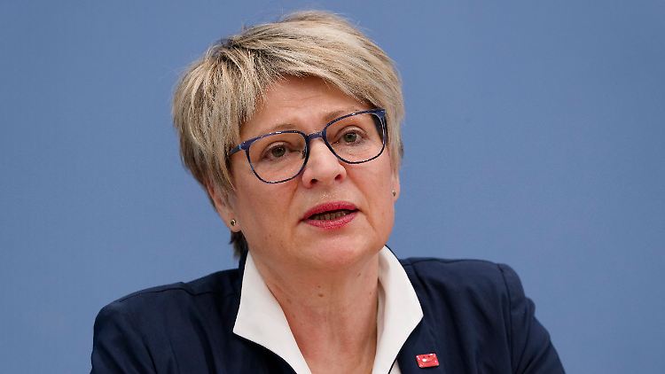 Renten-Präsidentin: Mütterrente "sehr teure Umverteilung"