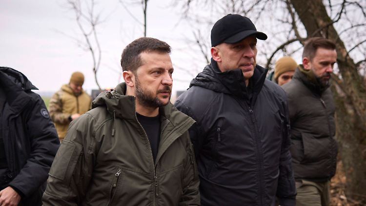 Selenskyj besucht Truppen in umkämpfter Frontstadt