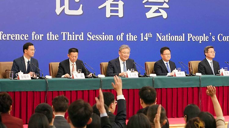 China umgarnt westliche Wirtschaftsbosse