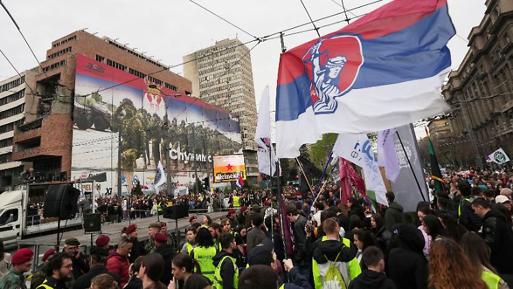 Serben gehen gegen Bauprojekt von Trump-Familie auf die Straße