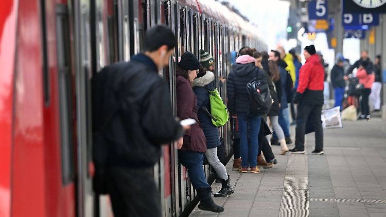 Unternehmen pochen auf Zusage für Deutschlandticket