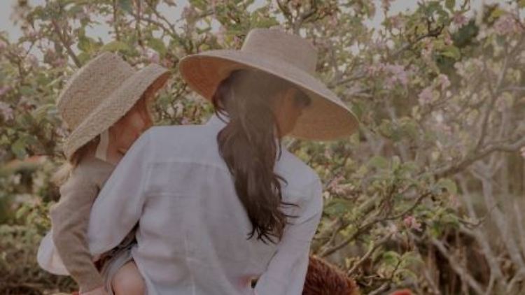 Herzogin Meghan teilt seltenes Foto von ihren Kindern