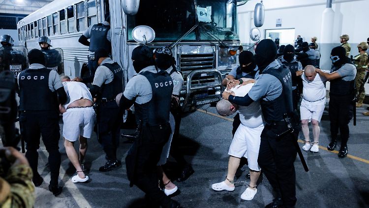 US-Regierung ignoriert Anordnung und schiebt erneut Häftlinge ab