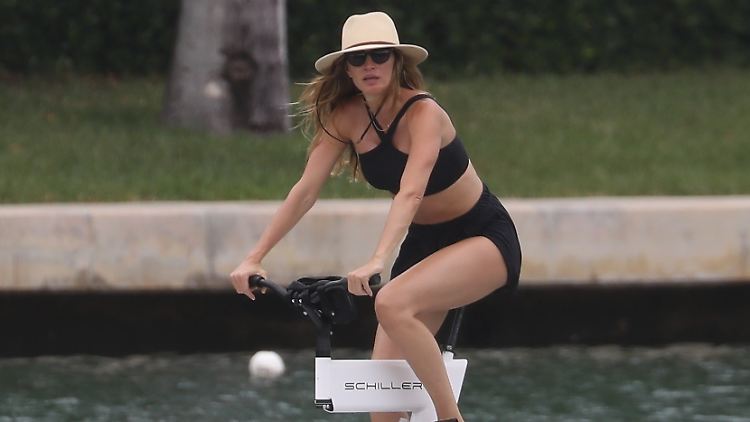 Gisele Bündchen radelt rank und schlank