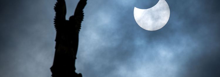 Mitten am Tag verdunkelt sich die Sonne (ein bisschen)