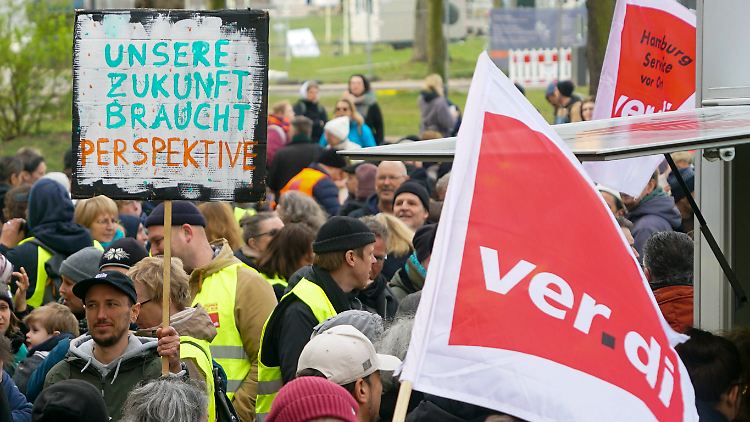 Schlichter schlagen zweistufiges Lohnplus vor