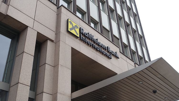 Raiffeisen Bank muss Sitzung wegen Zwischenruf unterbrechen