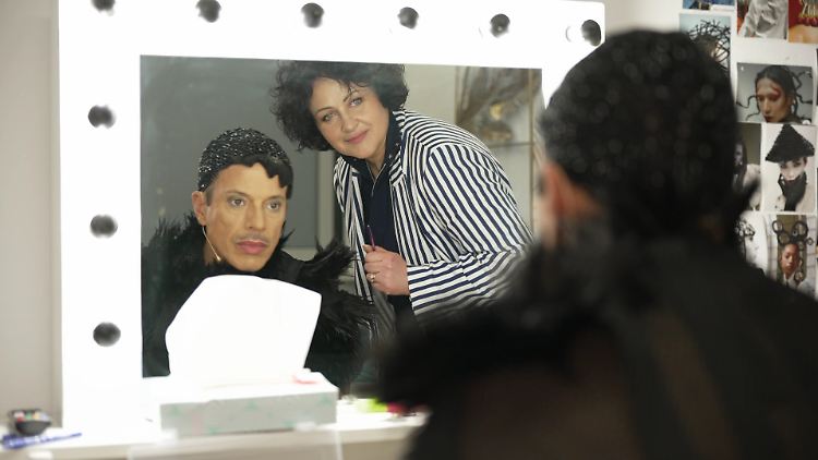 Sie denkt sich Jorge González' verrückte Frisuren aus