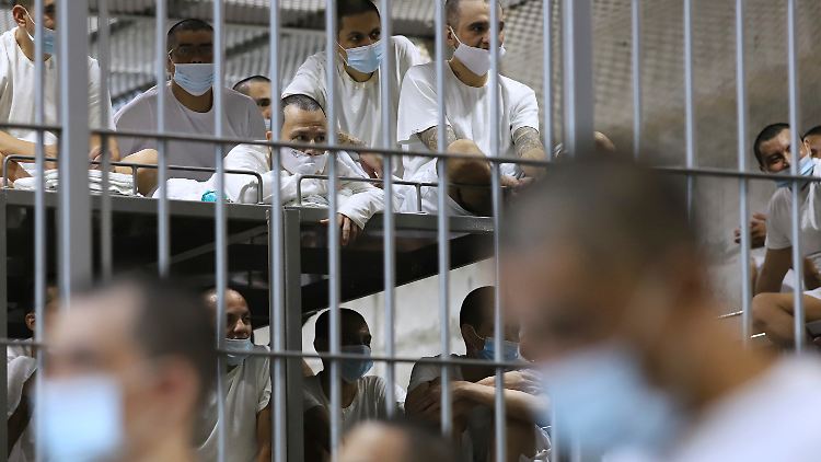 Trump erwägt Verlegung von US-Verbrechern nach El Salvador