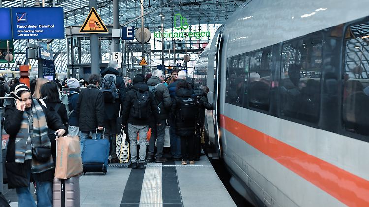 Bahn will besser über Ausfälle und Anschlüsse informieren