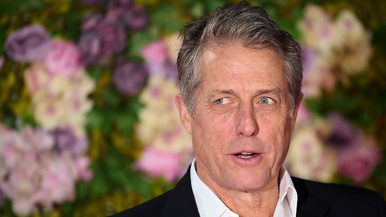 Hugh Grant echauffiert sich über Flughafen-Beamte