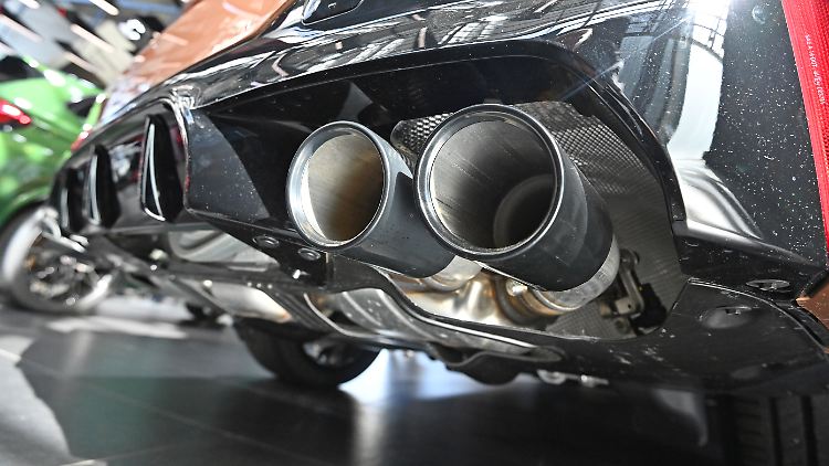 Autoexperten warnen vor Ende des Verbrenner-Aus