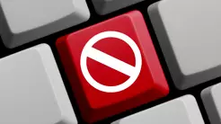 Ohne Gesetz: Frankreichs Regierung darf Soziale Netze sperren