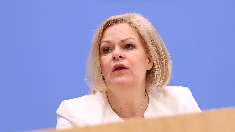 Faeser sieht Erfolg in deutlichem Rückgang bei Asylanträgen