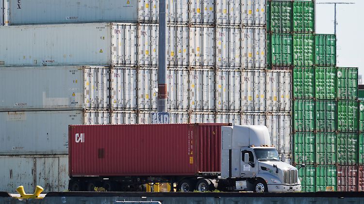 US-Außenhandelsdefizit erreicht fast Rekordwert