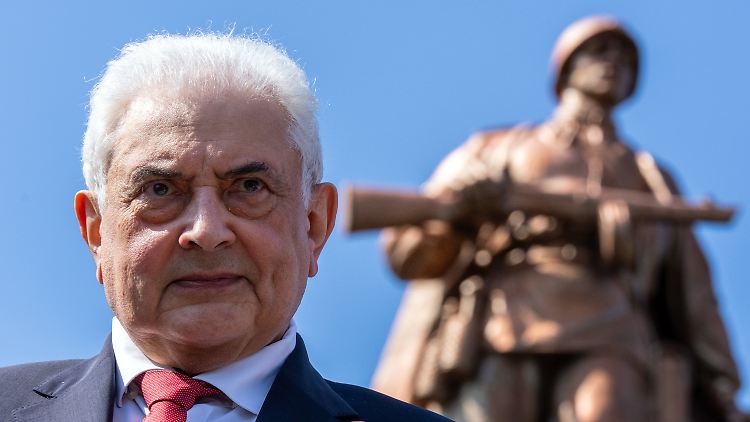 Umstrittener Besuch: Russischer Botschafter gedenkt Weltkriegstoten