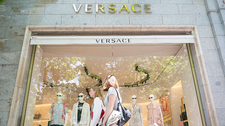 Prada übernimmt Versace für Milliardensumme