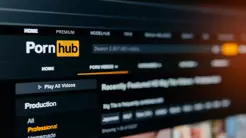 Pornhub &amp; Co.: Frankreich greift bei Alterskontrollen für Porno-Seiten durch