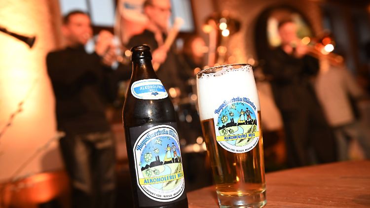 Deutsche greifen immer öfter zu alkoholfreiem Bier