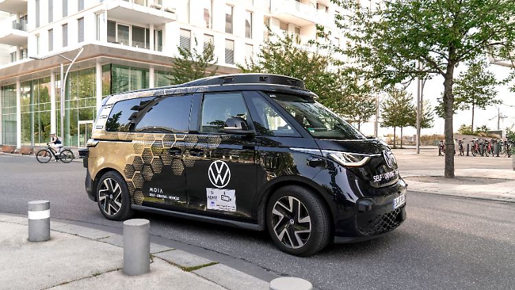 VW bringt Robotaxis noch dieses Jahr auf die Straßen