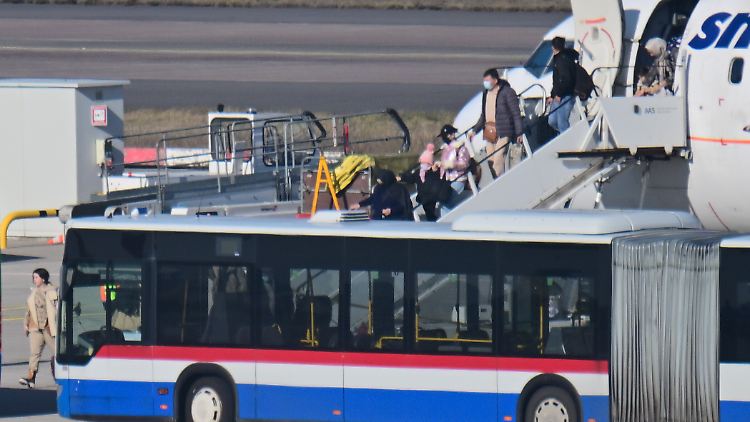 SPD-Politiker sieht Afghanistan-Flüge als "humanitäre Verpflichtung"