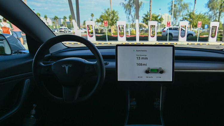 Teslas zählen angeblich zu viele Kilometer