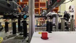 Oz: Lasersystem lässt das Auge die unsehbare Farbe Olo sehen