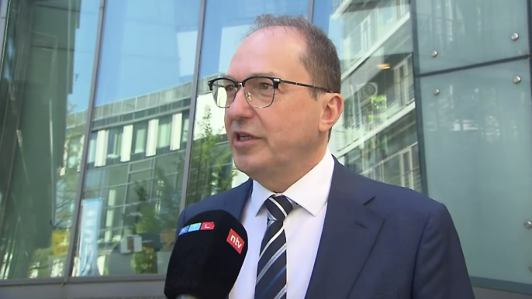 Dobrindt will Asylpolitik "vom Kopf auf die Füße stellen"