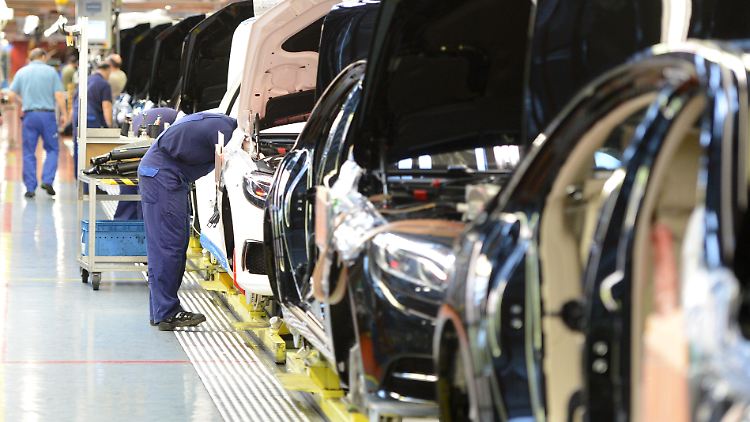 Mercedes-Gewinn sackt um 43 Prozent ab