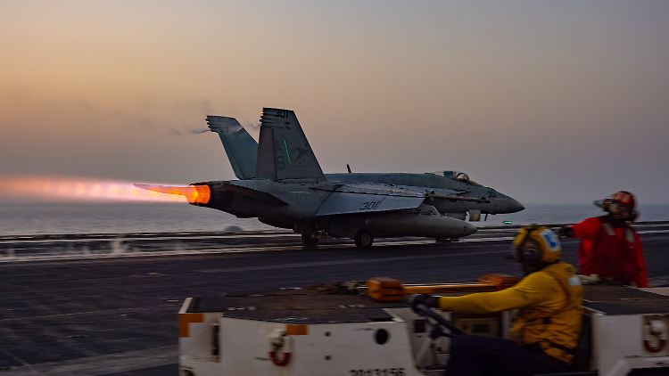 US-Kampfjet stürzt von Flugzeugträger ins Rote Meer