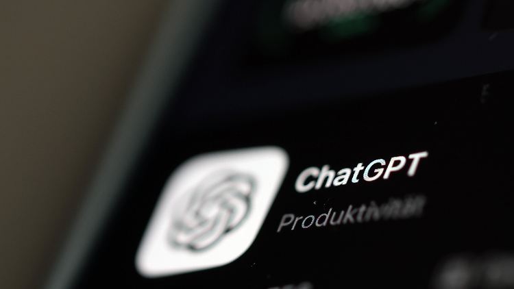 Neue Version von ChatGPT ist zu unterwürfig