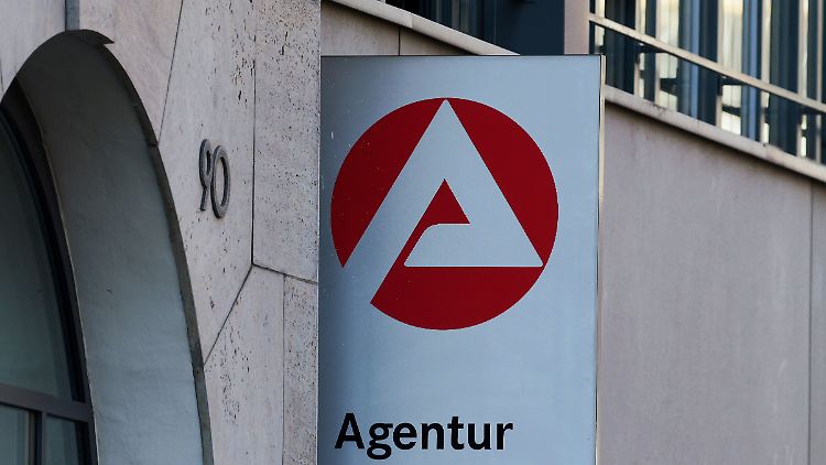 Arbeitslosenzahl steigt im April um 182.000 im Vergleich zum Vorjahr