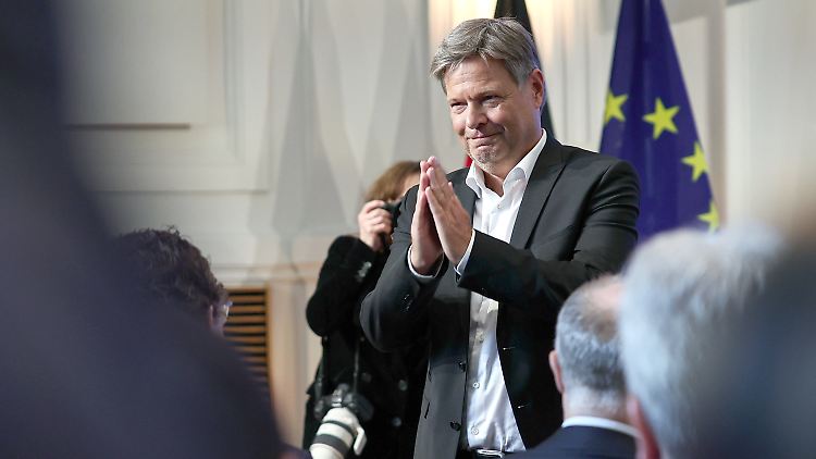 Jubel zum Abschied f&uuml;r Habeck - Lob von Nachfolgerin Reiche