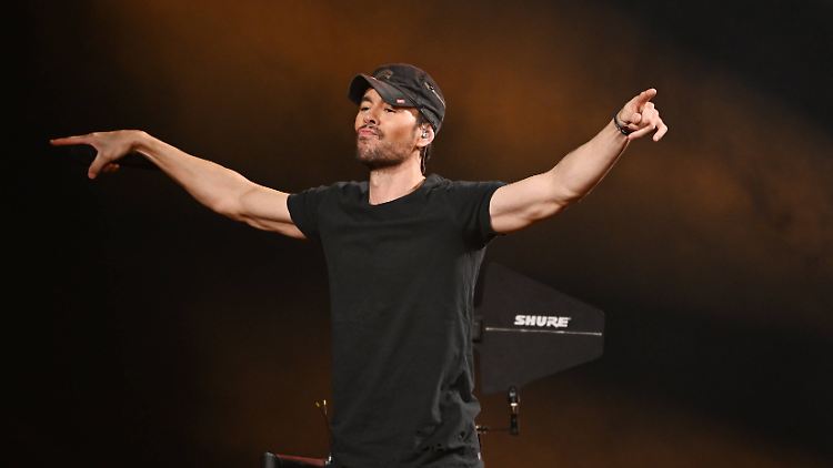 Enrique Iglesias ist auch mit 50 noch der "Hero"