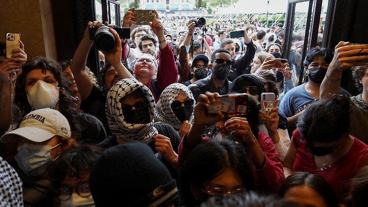 Vermummte dringen in Bibliothek der Columbia-Uni ein