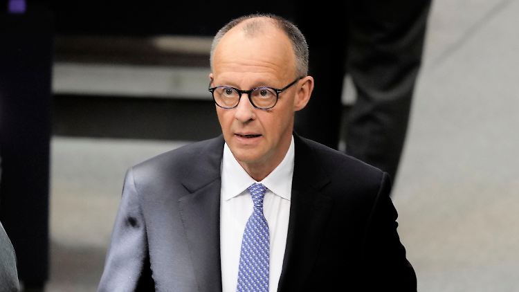 Zweiter Wahlgang für Merz läuft