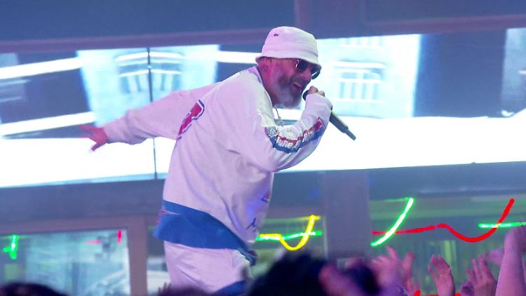 Rapper Sido überrascht mit "Bierkönig"-Auftritt