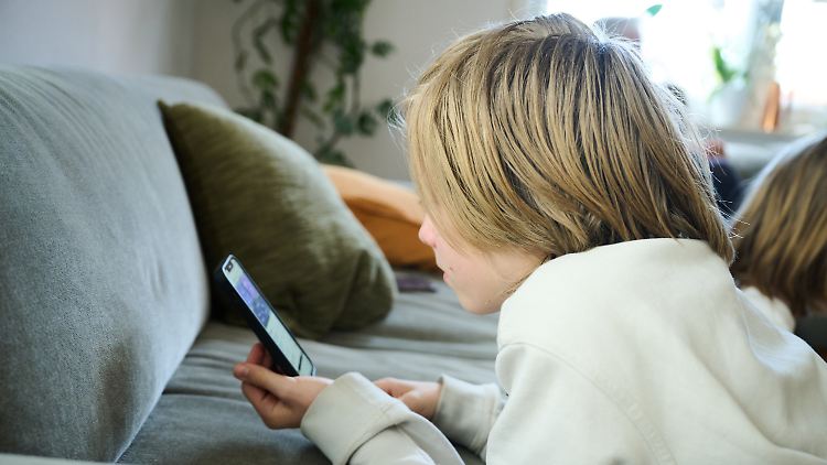 Deutsche Jugendliche laut Studie zu lange vor Bildschirm