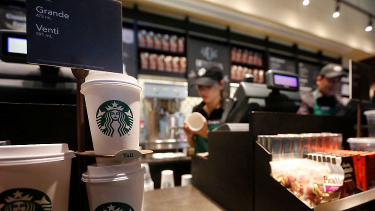 Starbucks verärgert Beschäftigte mit neuen Kleidungsvorschriften